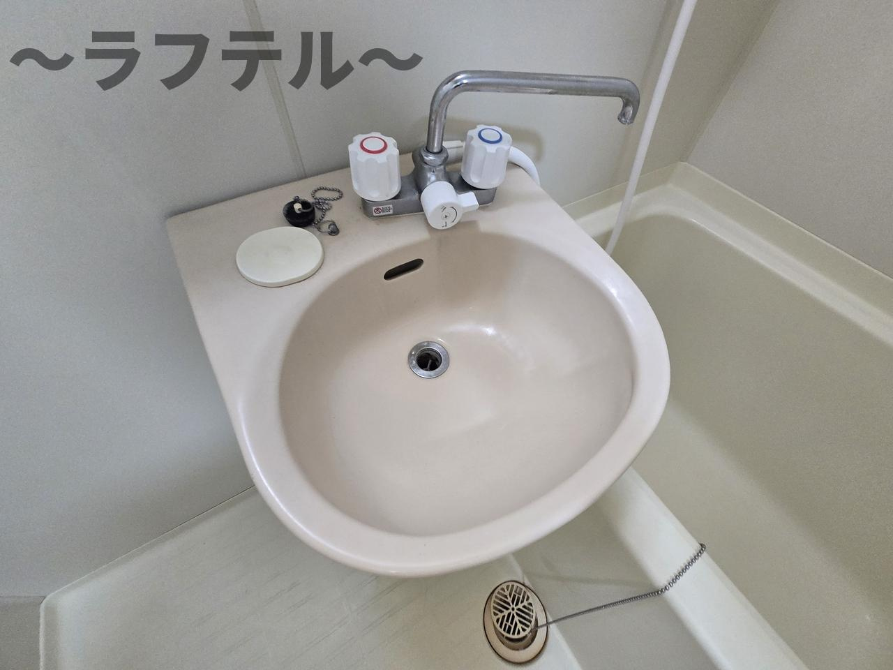 所沢市喜多町のアパートの洗面所