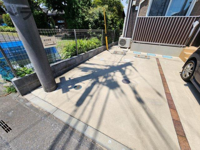ブルーデイジーの駐車場