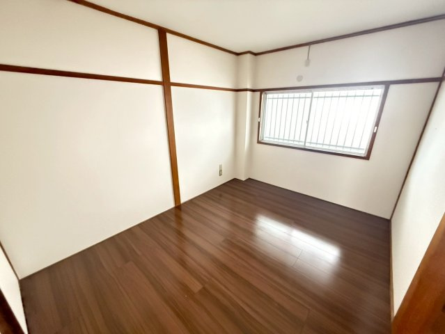 西田ニューハイツの洋室