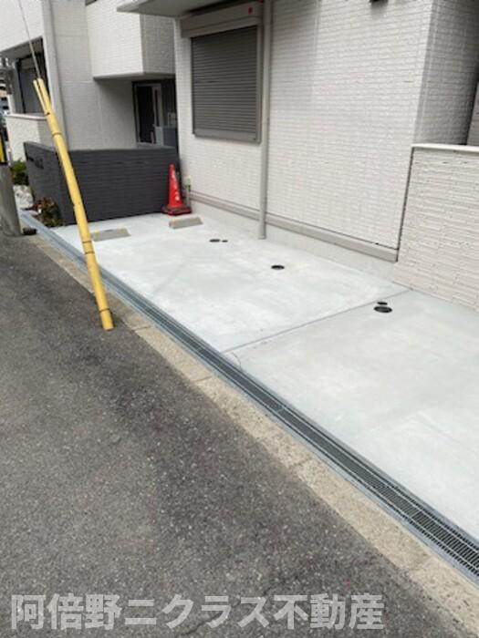 D-room 新今里の駐車場
