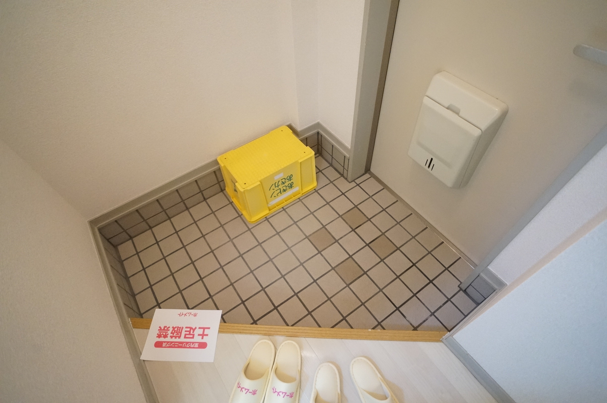 ウエストヴィラ橿原の玄関