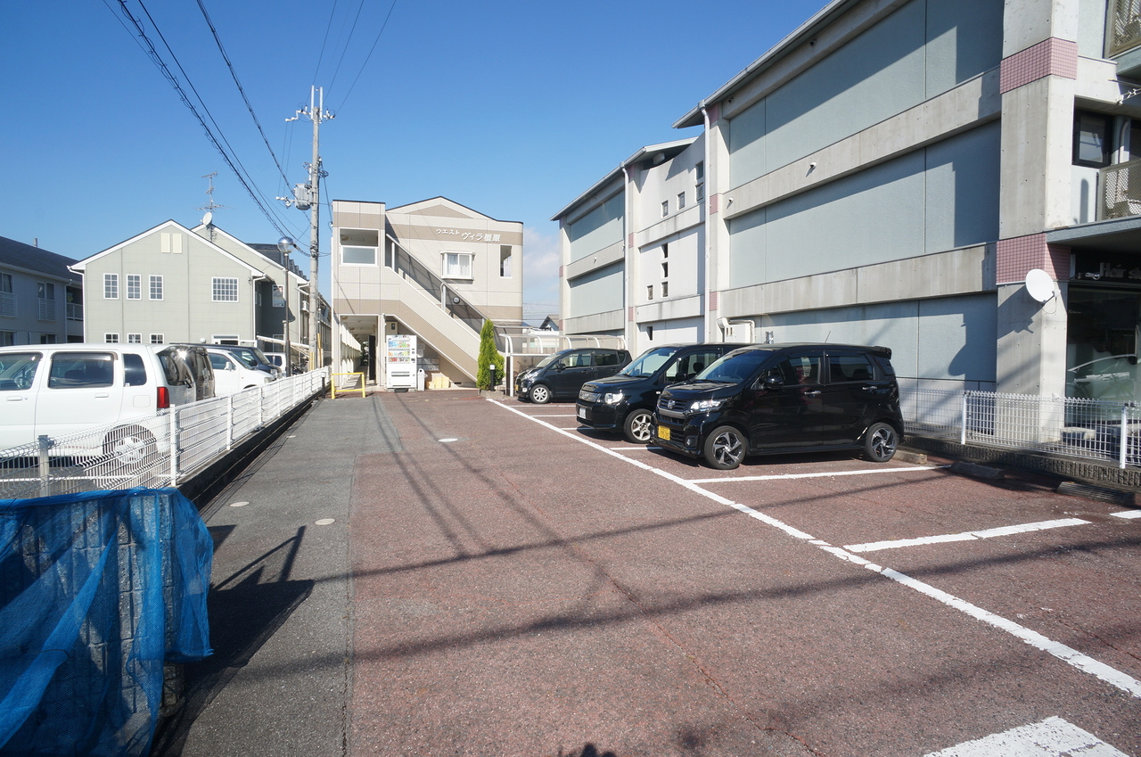 ウエストヴィラ橿原の駐車場