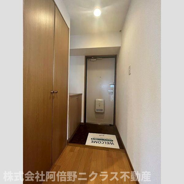 シュロス鶴ヶ丘の玄関|内装は別部屋の参考写真です。