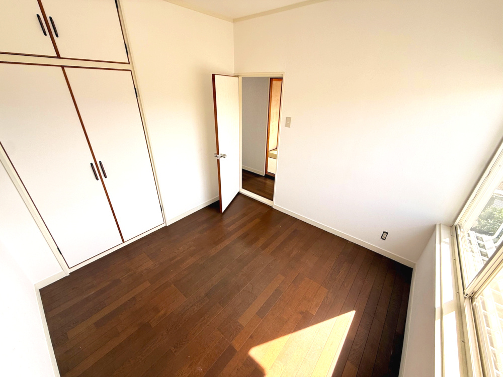 上牧町戸建の洋室