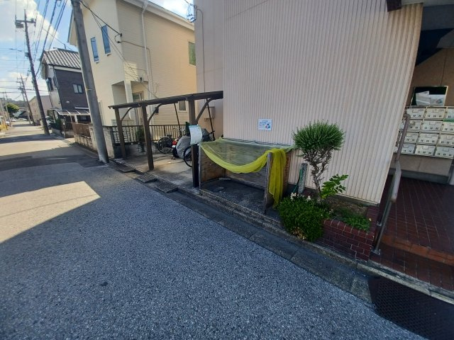 クイーンハイツの駐車場