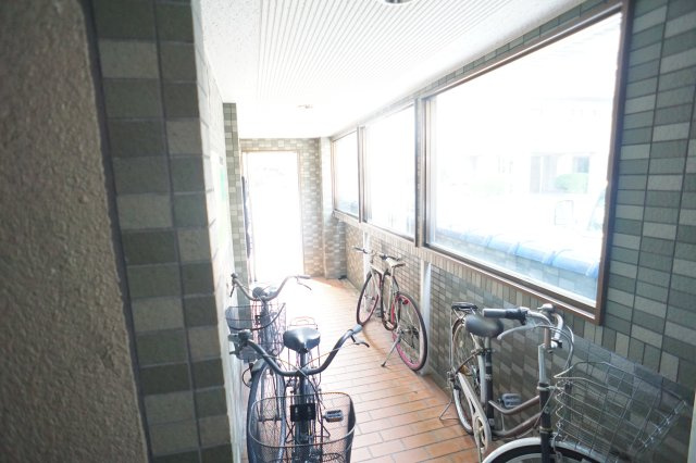アメニティ新大宮の駐車場