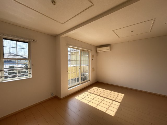 リバー　フォレストの居間・リビング|こちらの居間で趣味の時間をお楽しみください