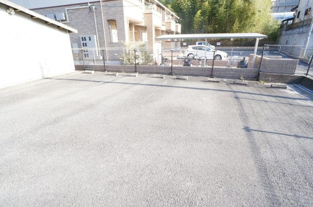 プルミエ和光の駐車場
