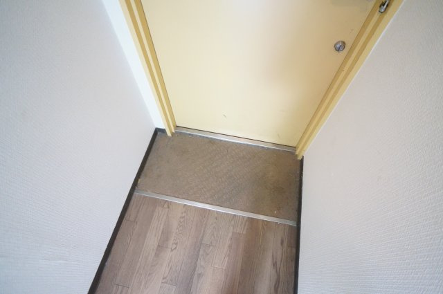 フォレスト高畑マンションの玄関