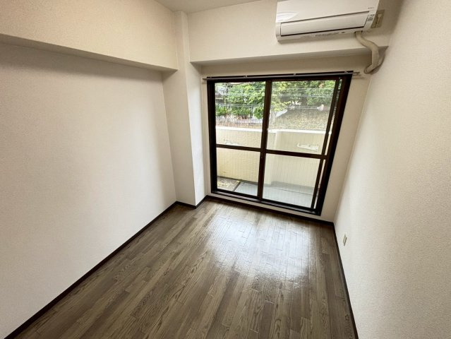 フォレスト高畑マンションの洋室
