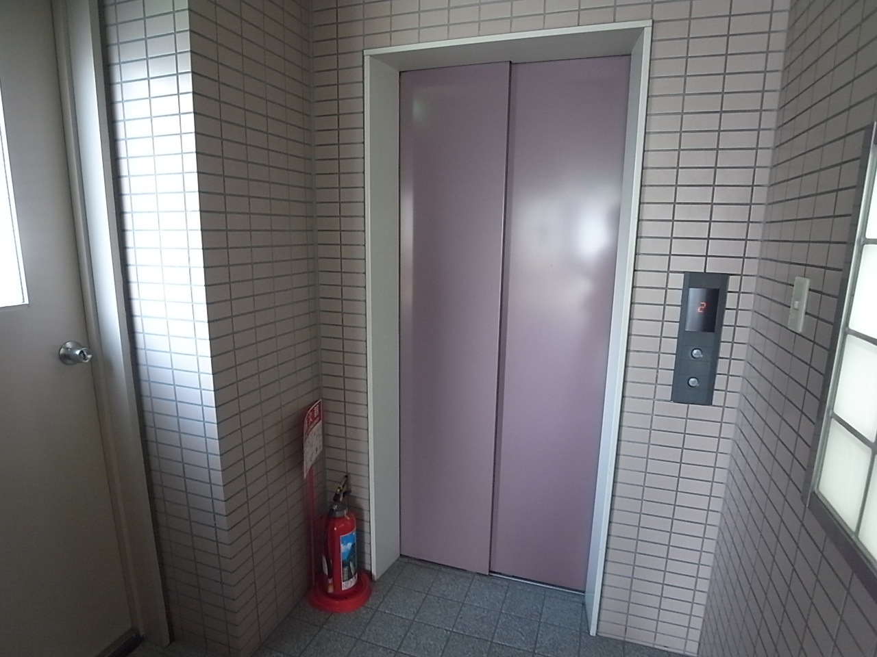 ＮＢビルのエントランス