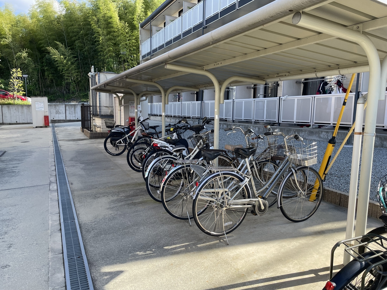 レオパレスサンコート学園前Bの駐車場