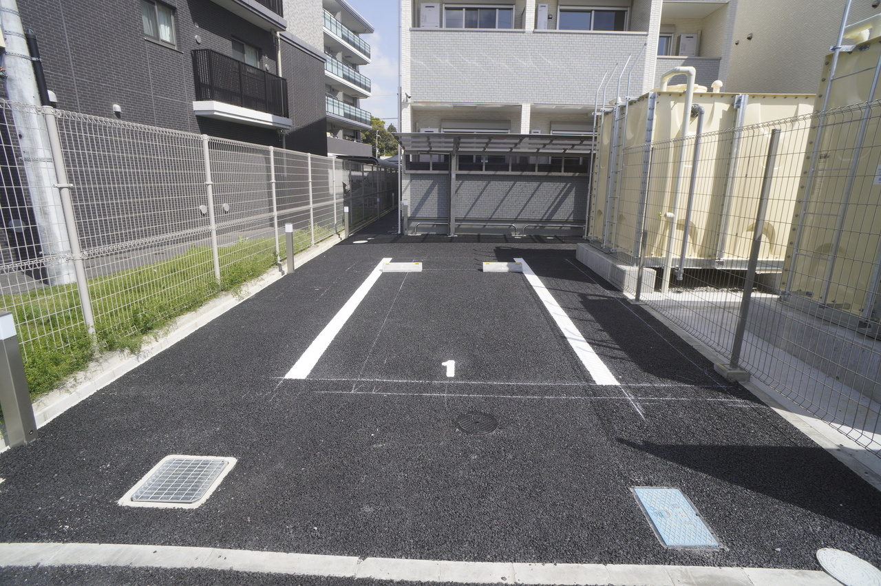 グランシエル王寺Ⅱの駐車場
