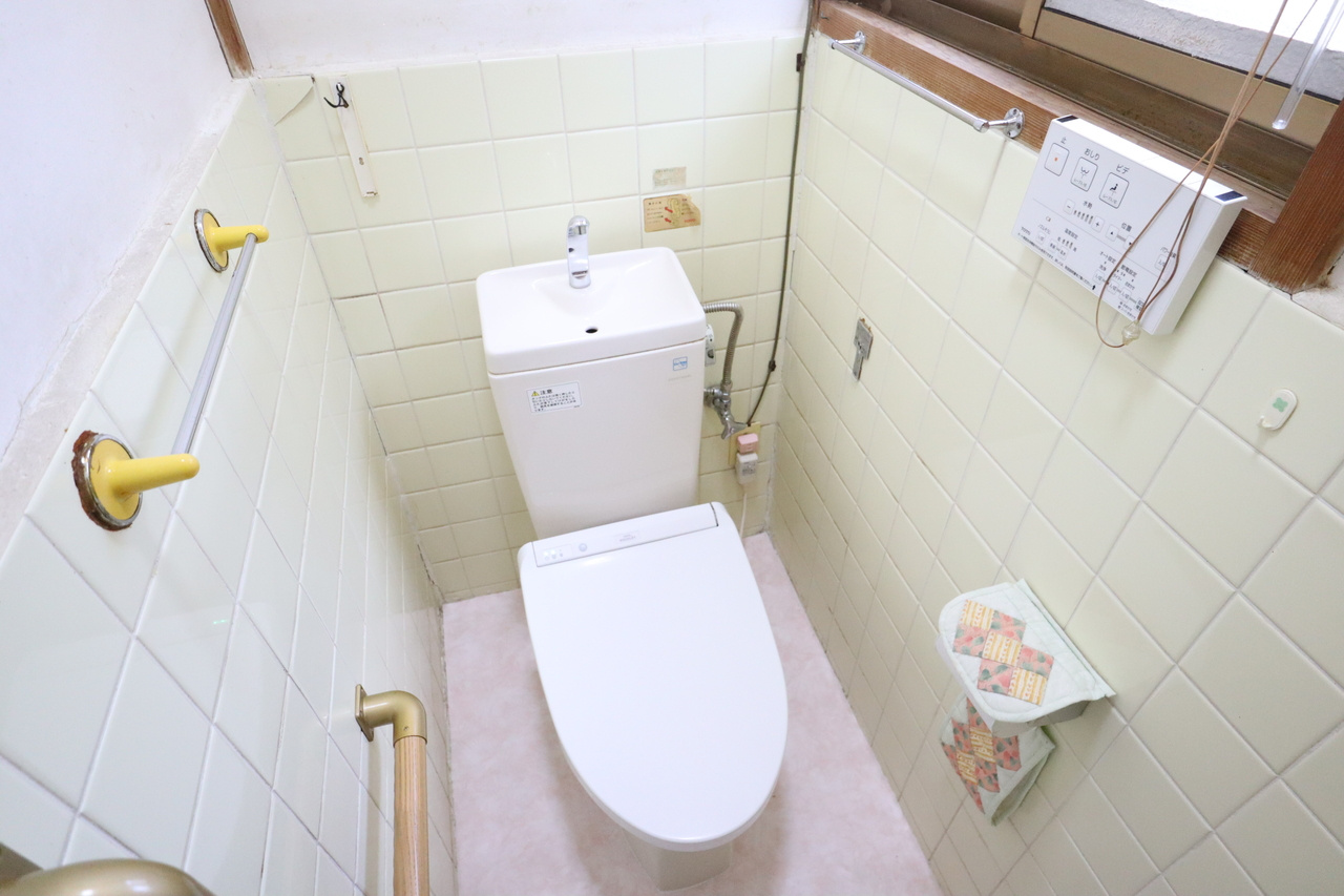 生駒市西松ヶ丘戸建のトイレ