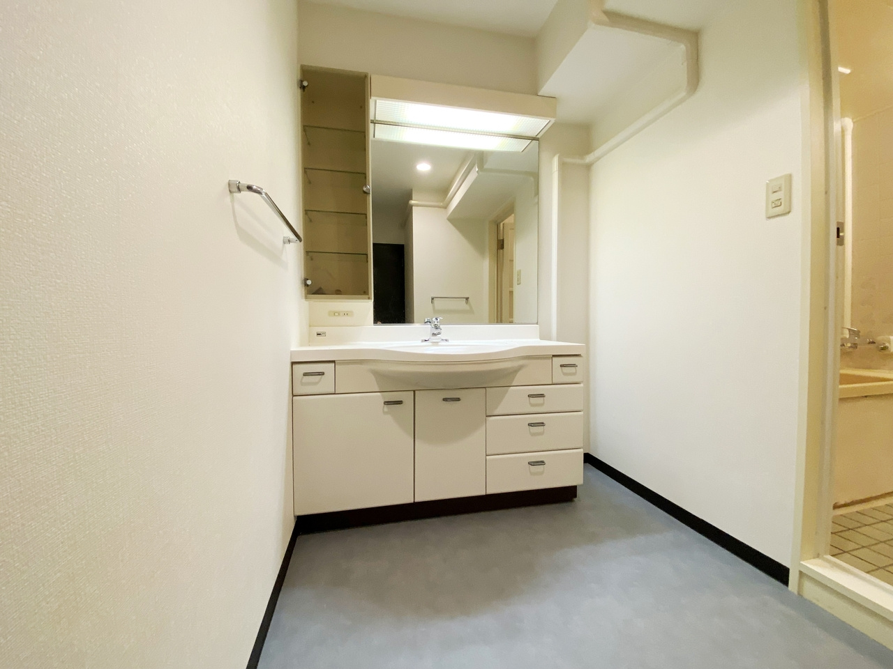 さいたま市南区四谷２丁目の賃貸マンションの独立洗面台|参考写真