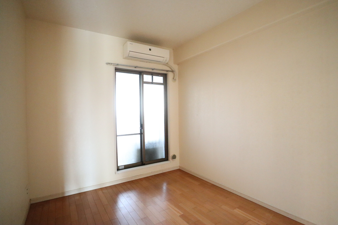 ルイシャトレ生駒の洋室