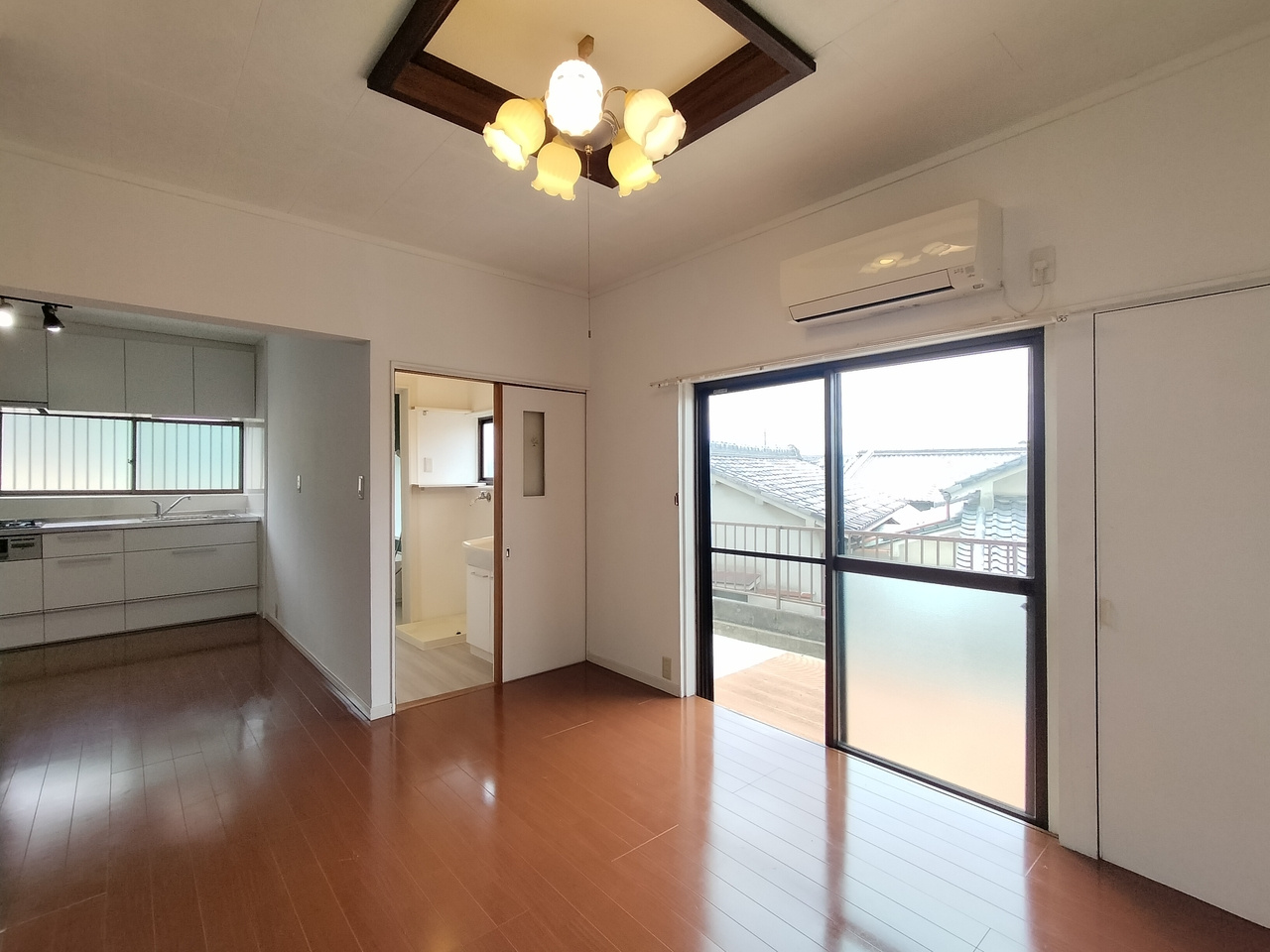 中山町一戸建の居間・リビング