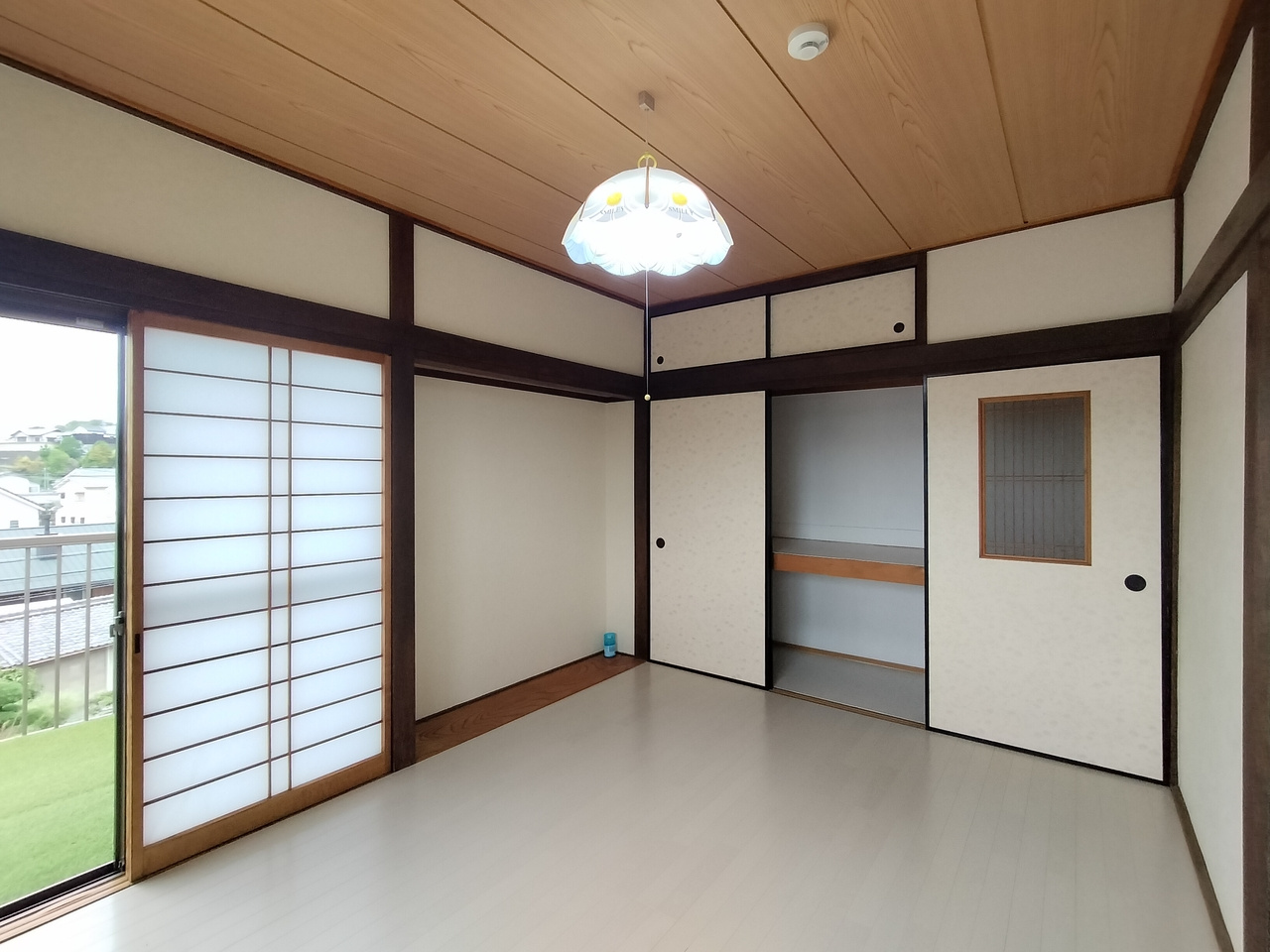 中山町一戸建の洋室