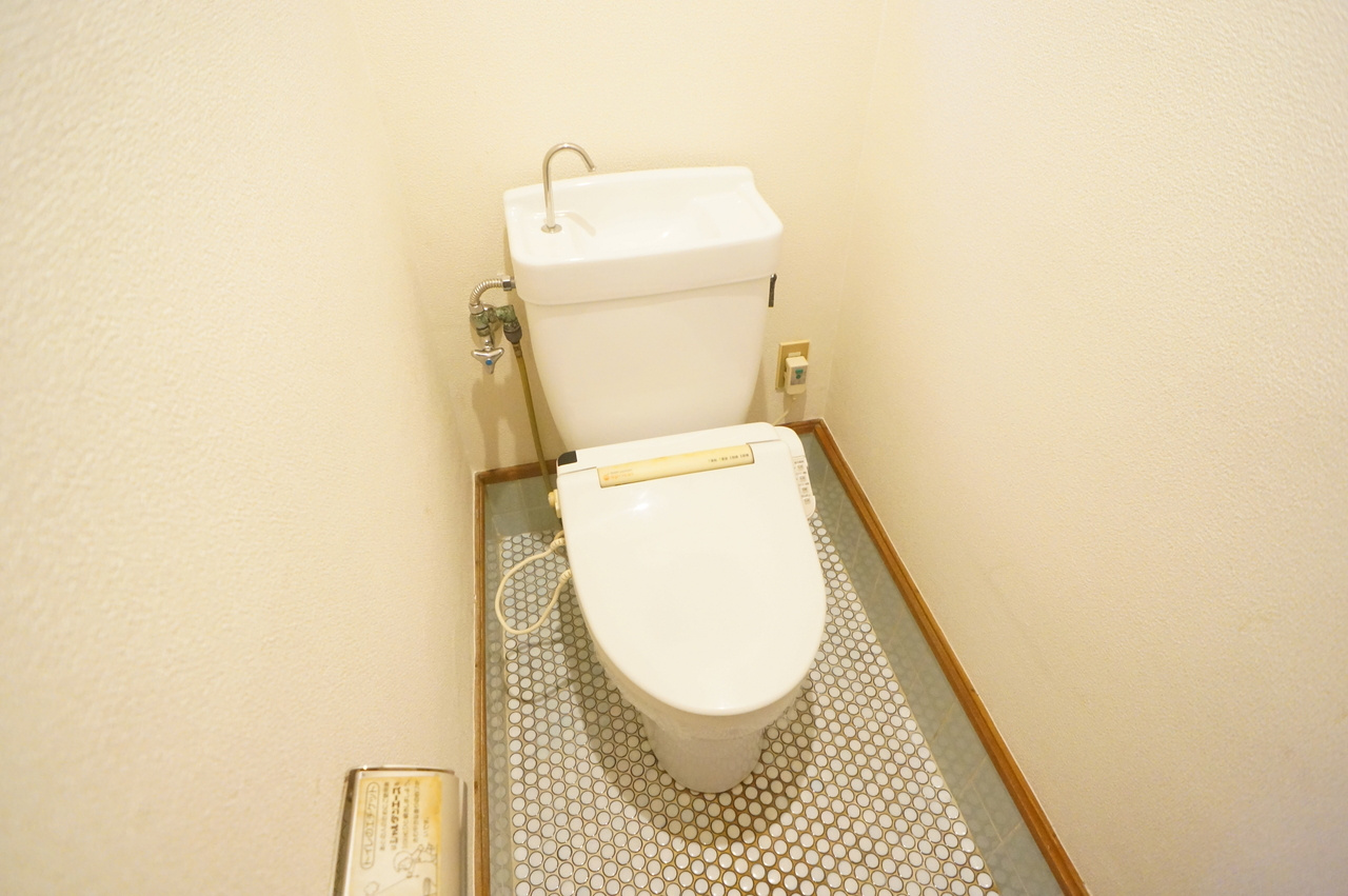 二名３丁目戸建のトイレ