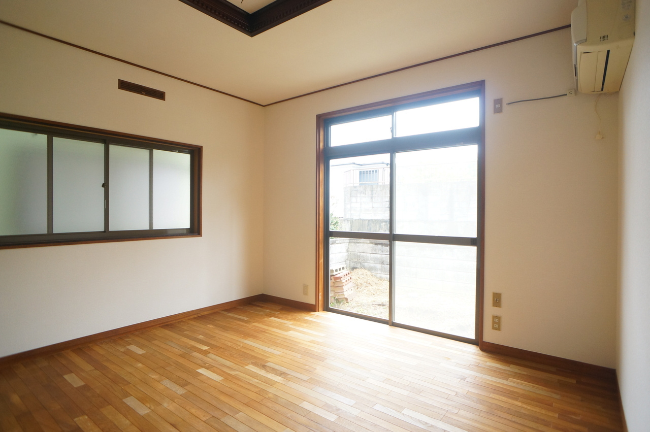 二名３丁目戸建の洋室