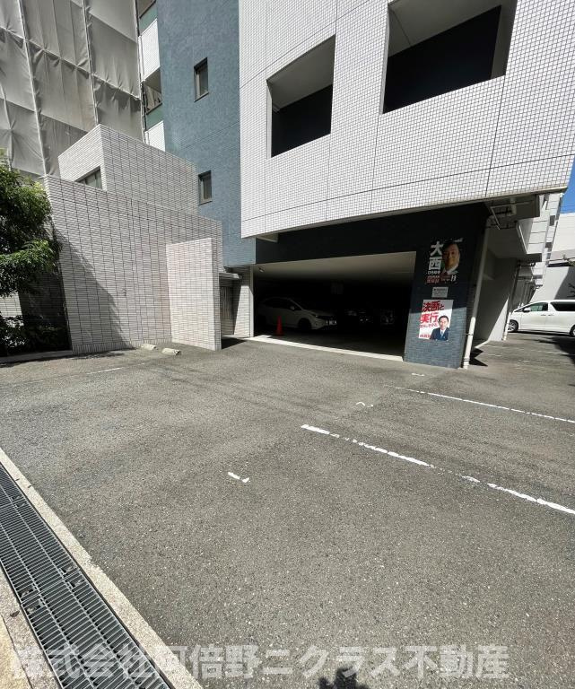 グランドゥール敷津の駐車場