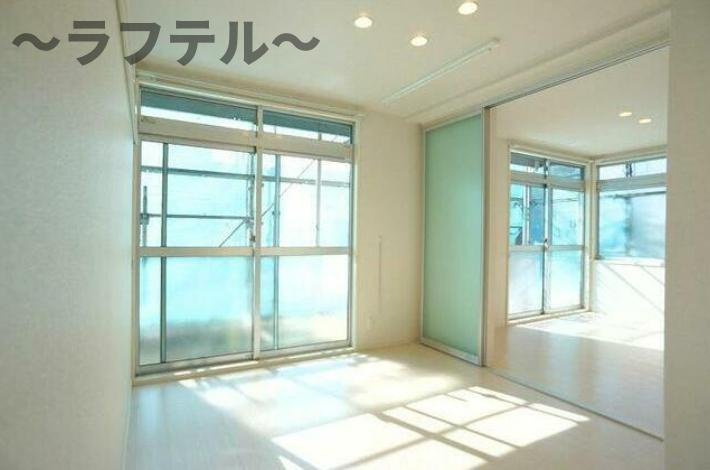 住吉ハイツの洋室