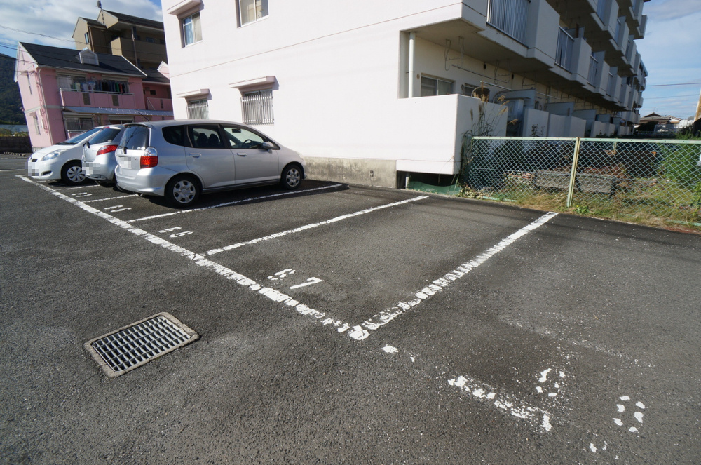 シャトー福田２号館の駐車場