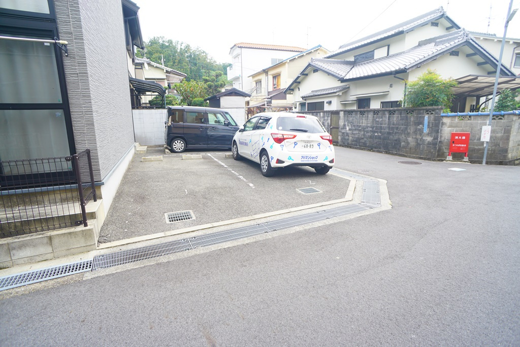 レオパレス法隆寺の駐車場