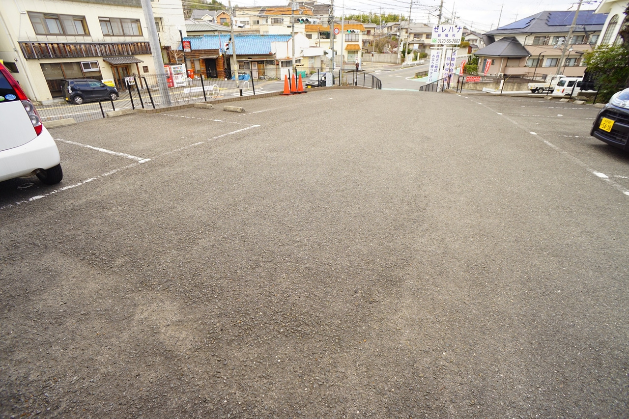 ベルコリーヌ冠山（カンザン）の駐車場