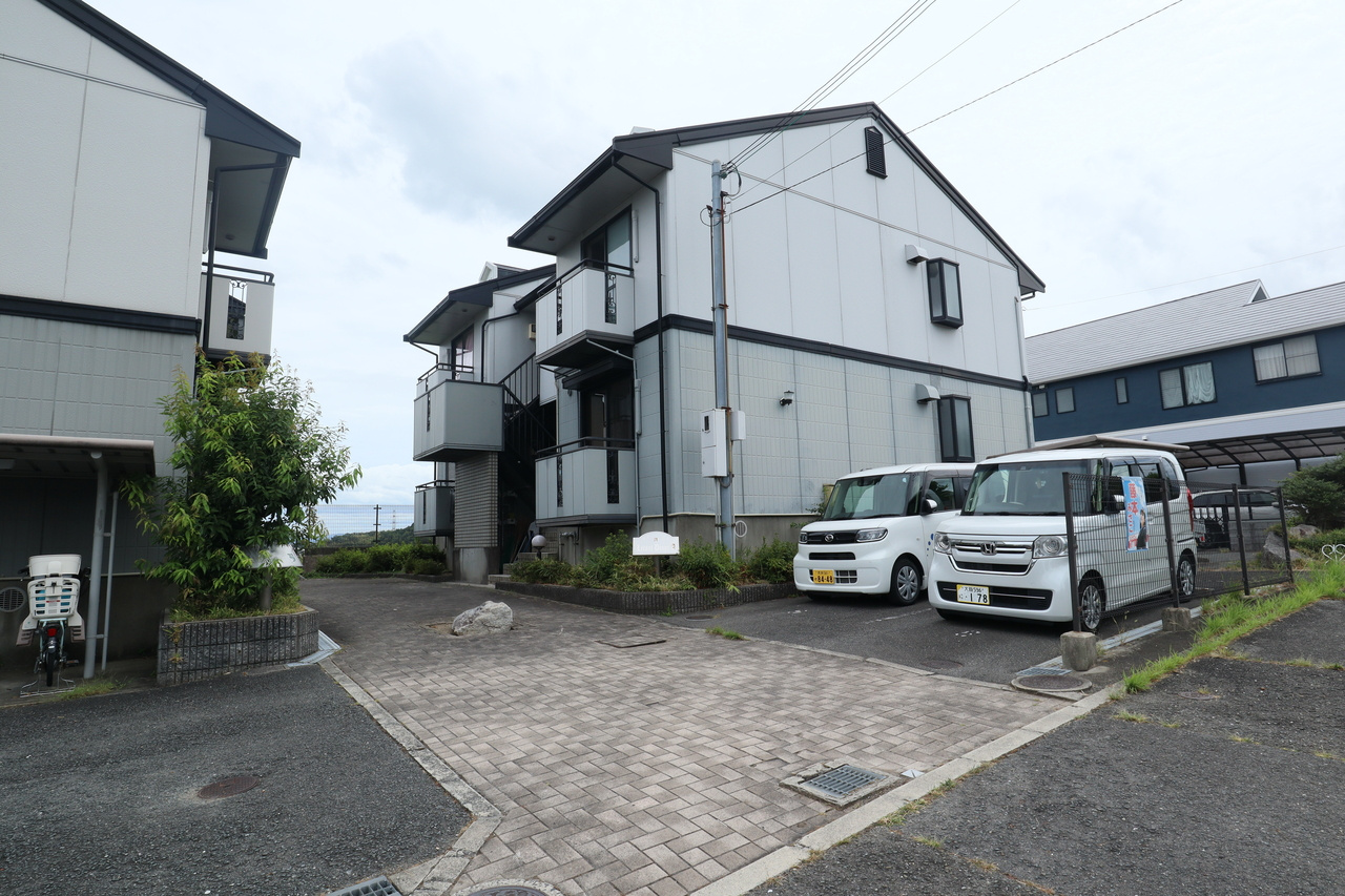 レタンドゥールA棟の駐車場