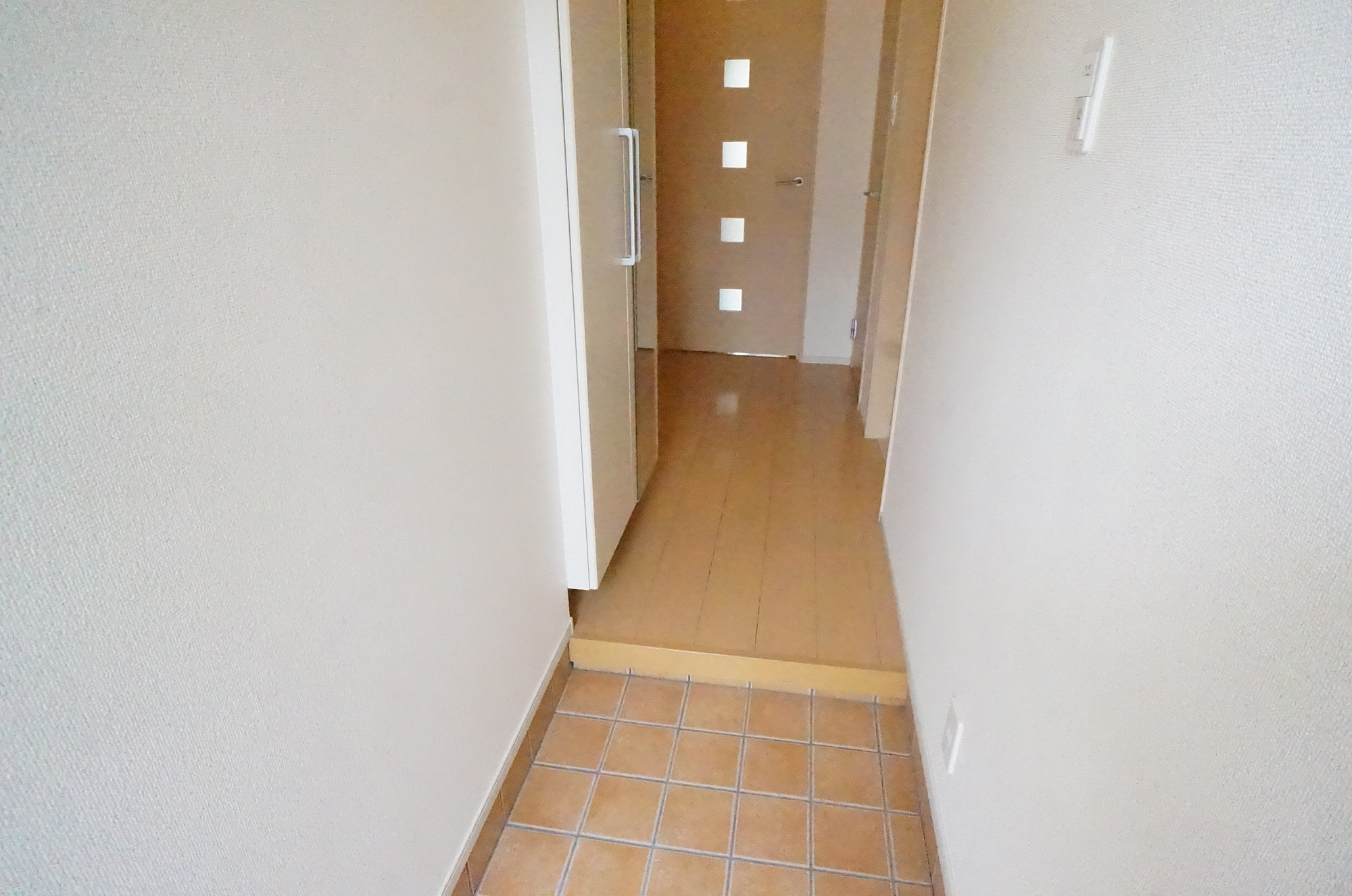 サンプラザ日之出の玄関