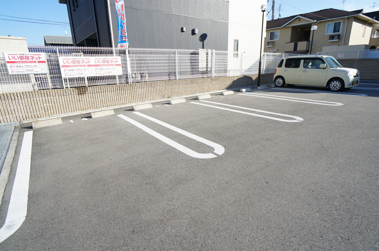 サンプラザ日之出の駐車場
