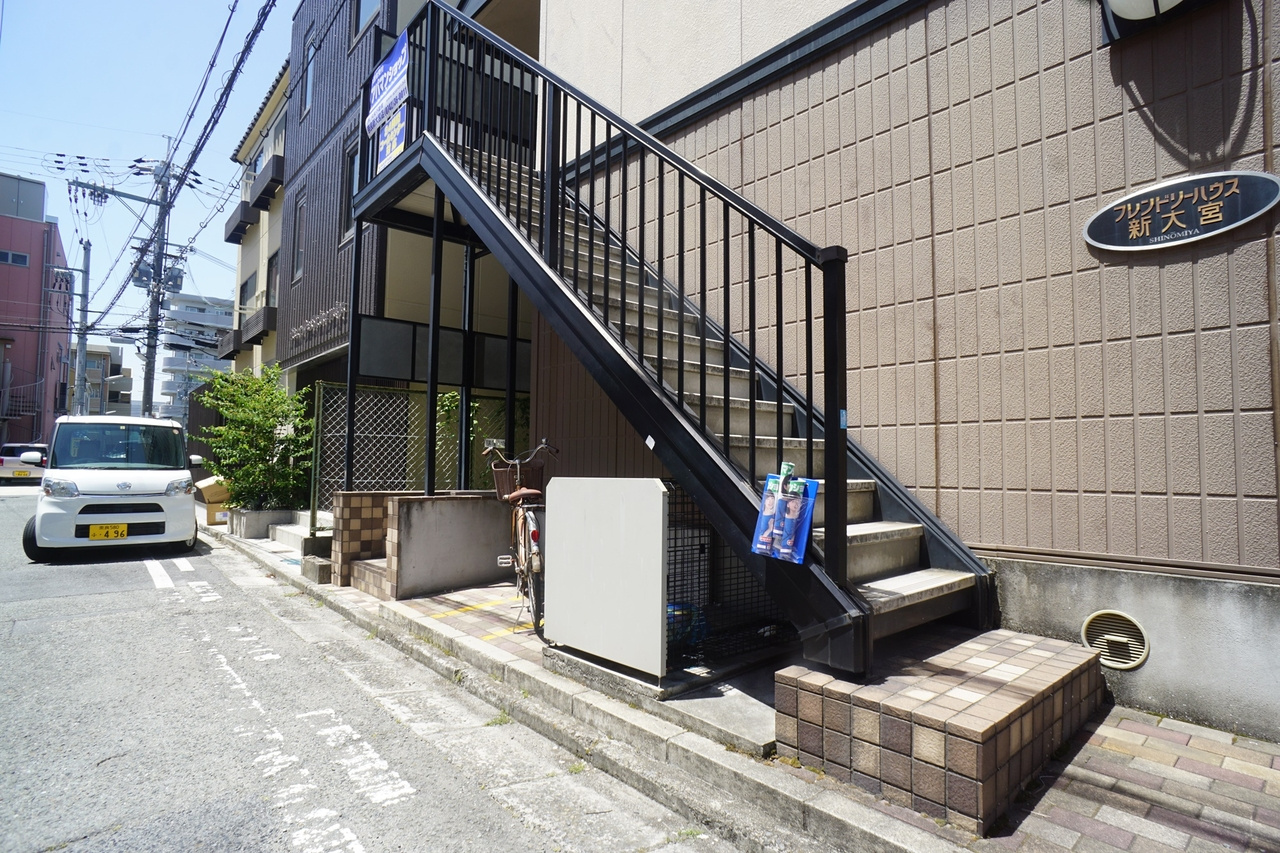 フレンドリーハウス新大宮のエントランス