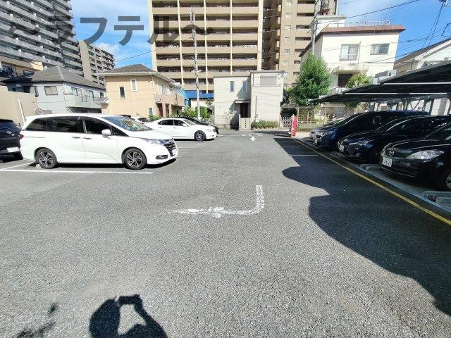 シャンゼール所沢の駐車場