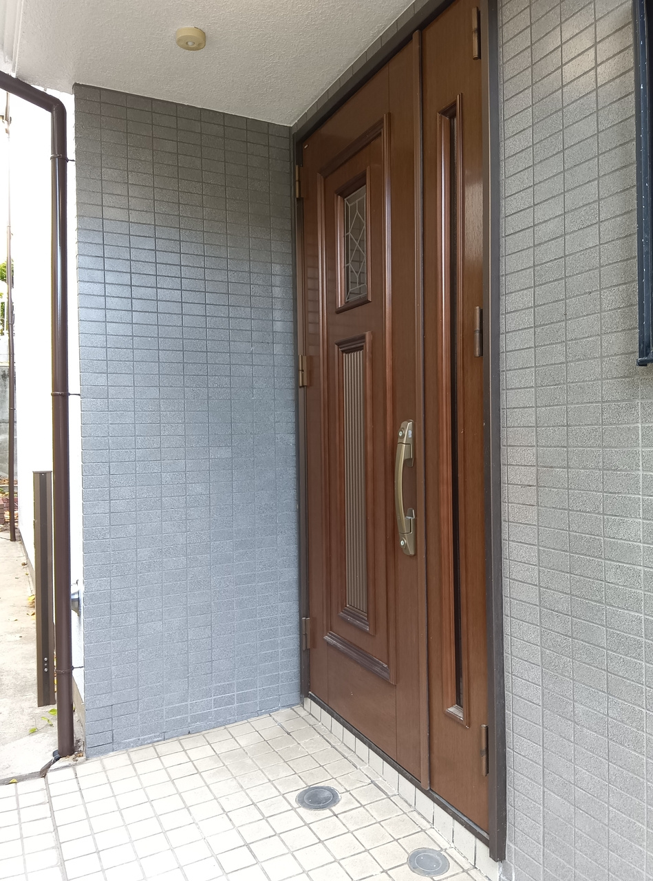 岡本七丁目戸建の玄関