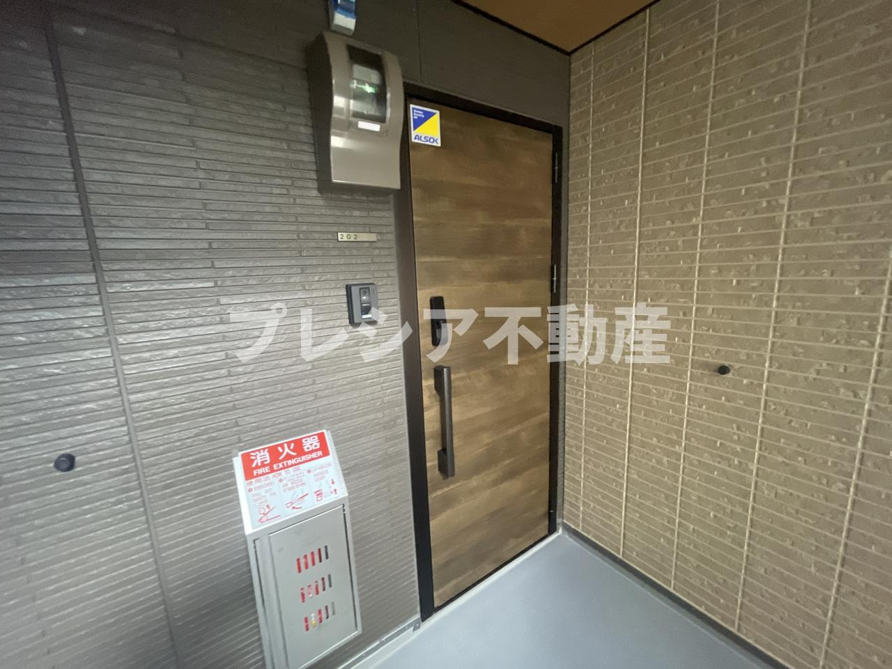 D-ROOM甲子園口の玄関
