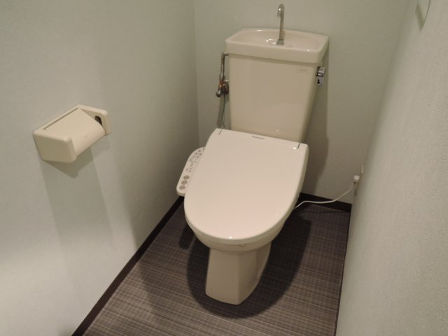 川口市栄町１丁目の賃貸マンションのトイレ|別号室の参考写真です。