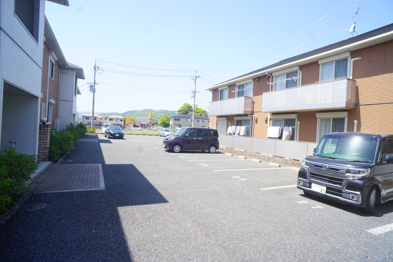 エトワールＢの駐車場