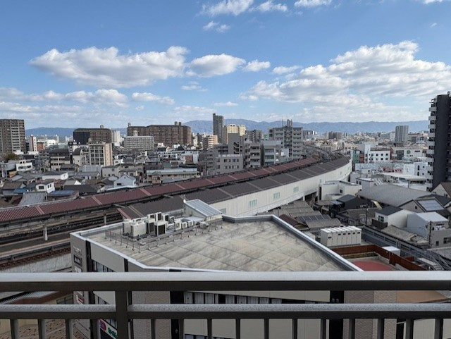 鴫野コーポ四号棟の展望|バルコニーから東方向の景色を望む