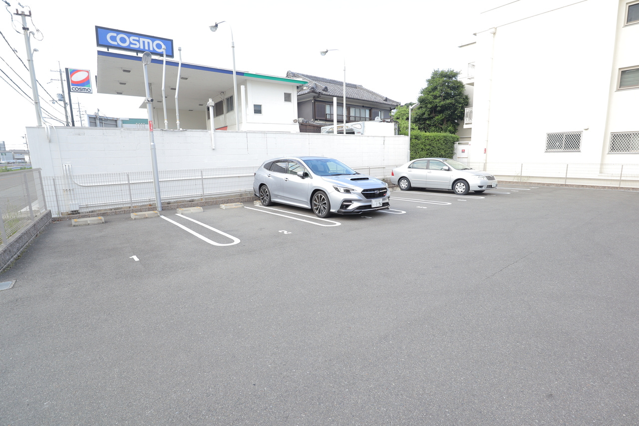 レセンテ生駒の駐車場