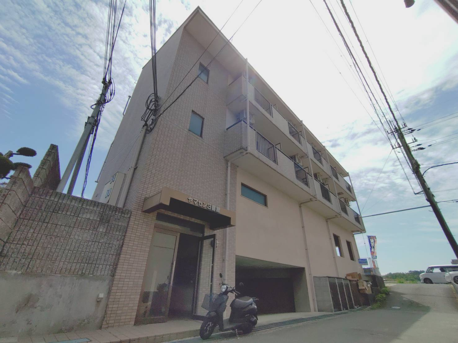 ヤマセン３番館の外観