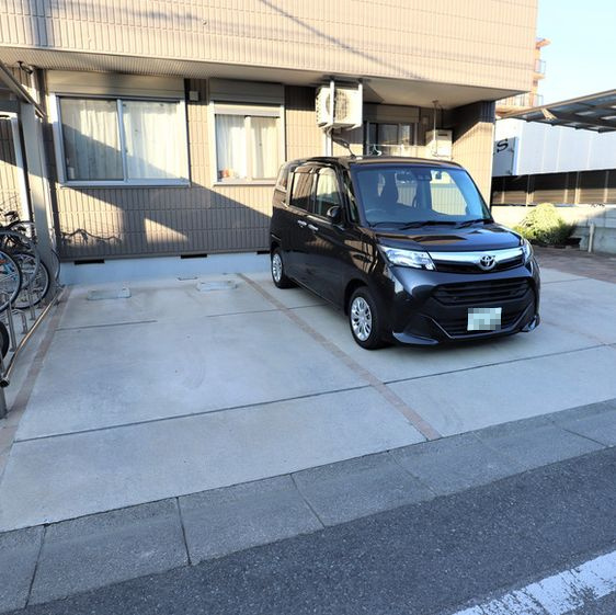Maison Ritsの駐車場