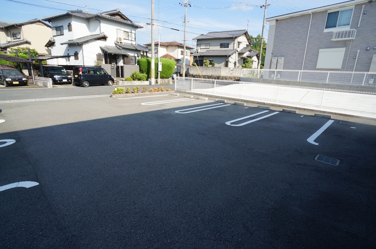 橿原市白橿町３丁目のアパートの駐車場