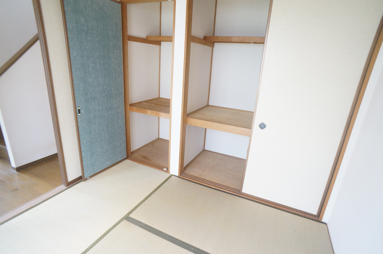 ガーデンヒルズ高の原の和室