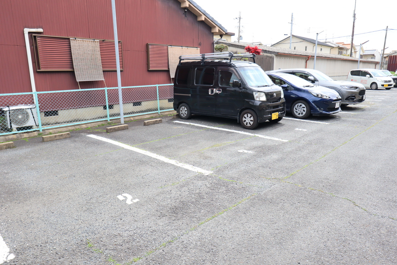 ファミール大和の駐車場