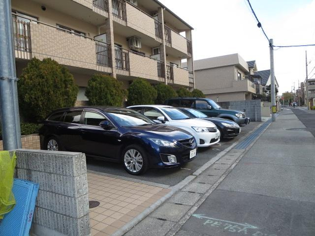 エトアール甲子園口の駐車場|駐車場に車を止められます