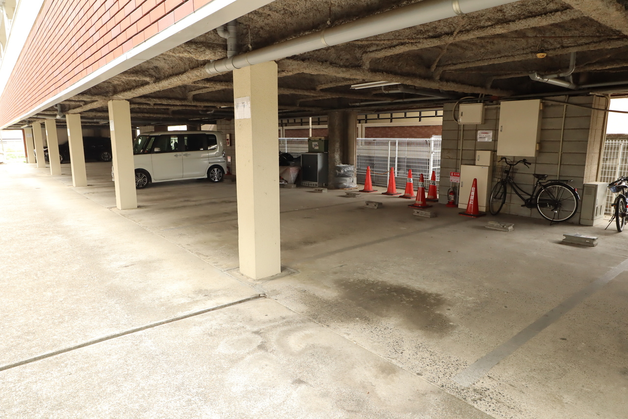 ロイヤルハイツ橿原Ⅱの駐車場
