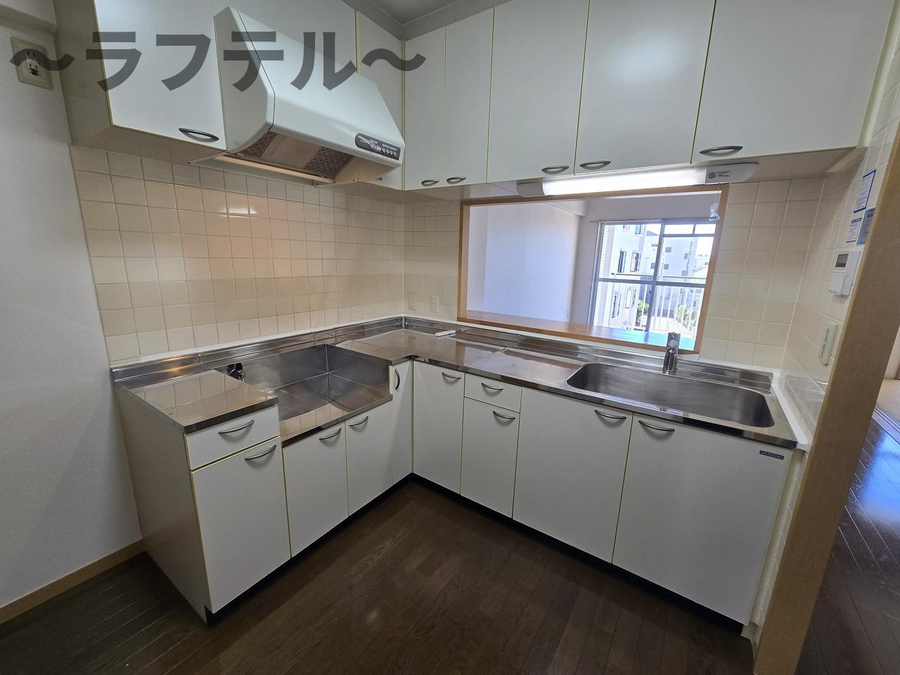ソルティ ブラン鶴瀬のキッチン