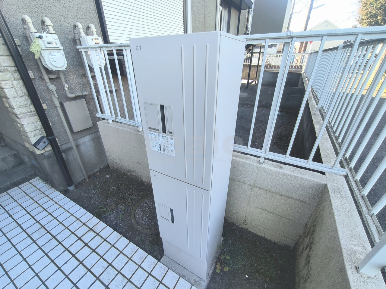 調布市深大寺東町２丁目のアパートのエントランス