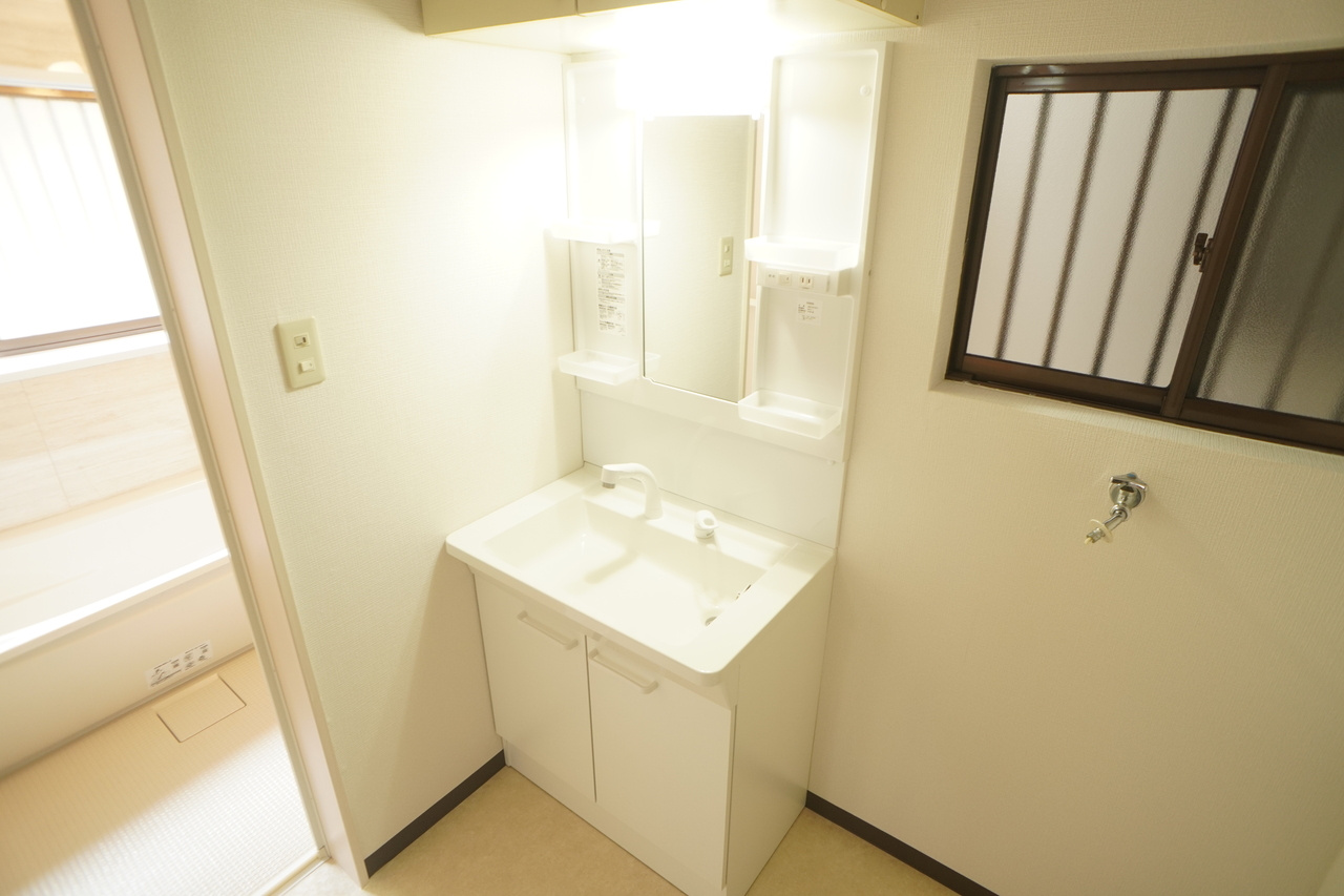 あやめ池北3丁目戸建の洗面所